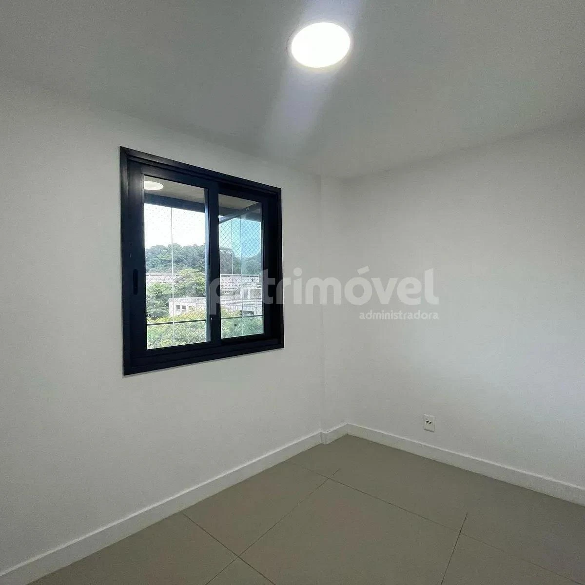 Невмебльована квартира з 3 кімнатами та 197 м² — photo 5