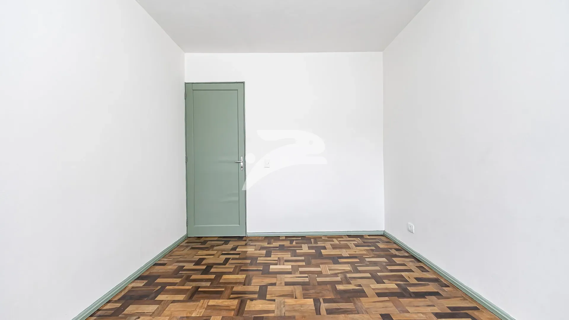 3-bedroom apartment with wood or laminate floors in Curitiba — photo 19