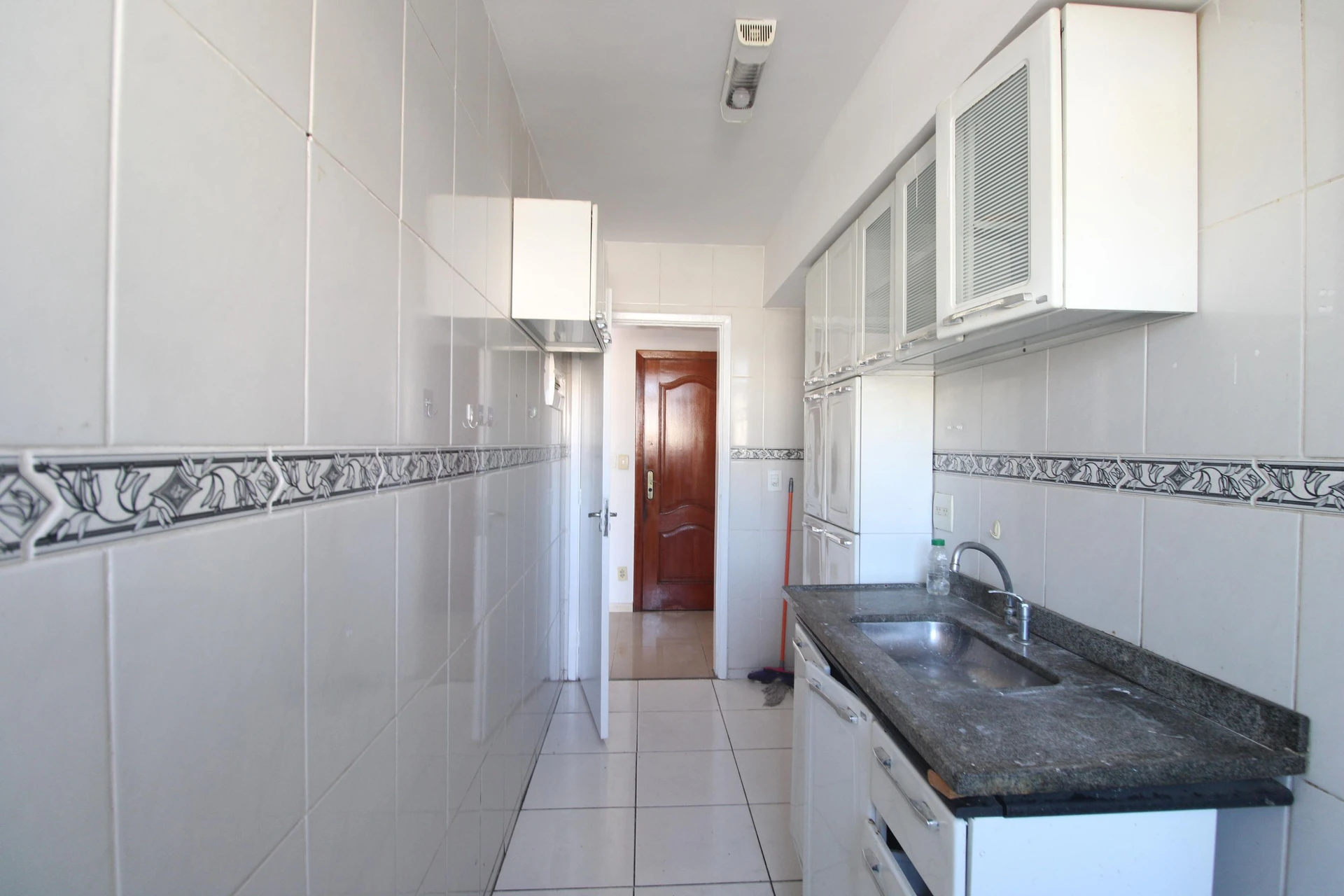 3-bedroom apartment with an en-suite and balcony — photo 2