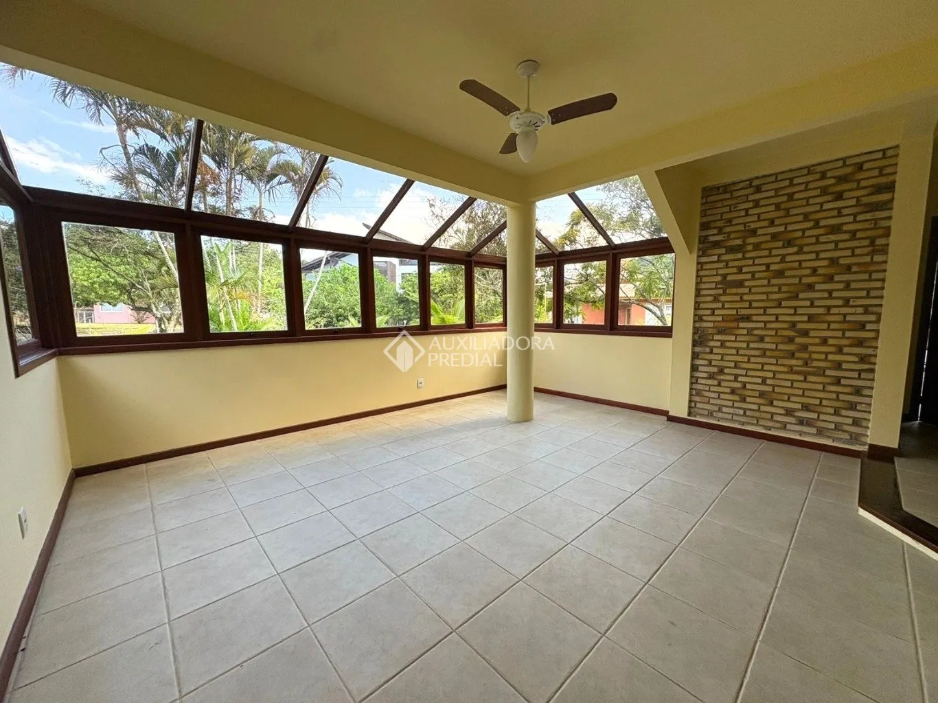 Closed-condominium house with 4 bedrooms and 3 bathrooms — photo 5