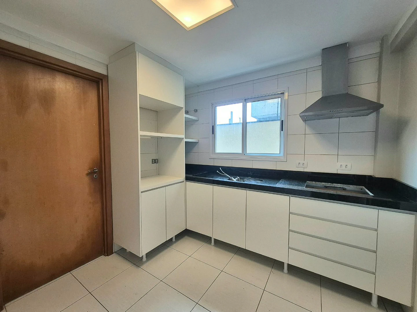 Apartment, 90 m², with wood or laminate floors — photo 21