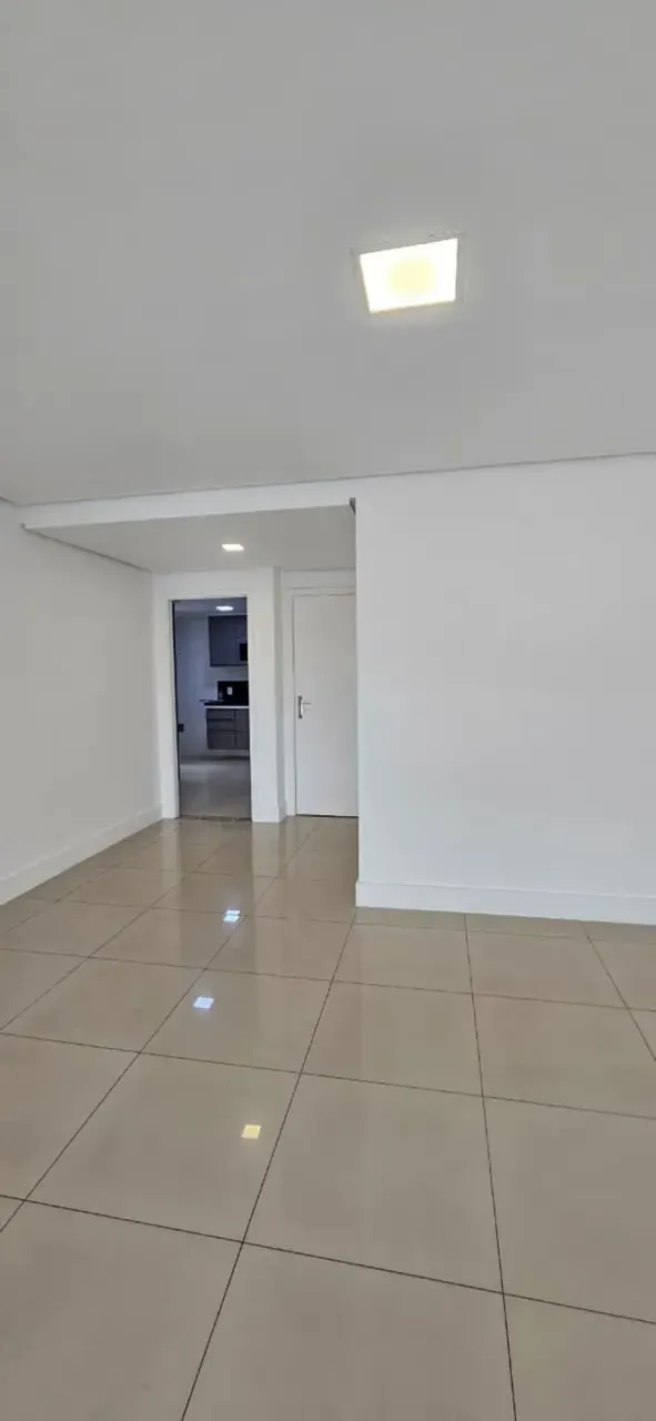 Apartamento con 4 dormitorios y balcón bien cuidado — photo 6