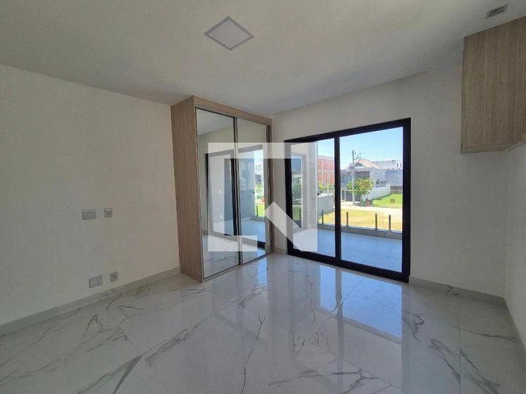 5-bedroom house with floor-to-ceiling windows — photo 32
