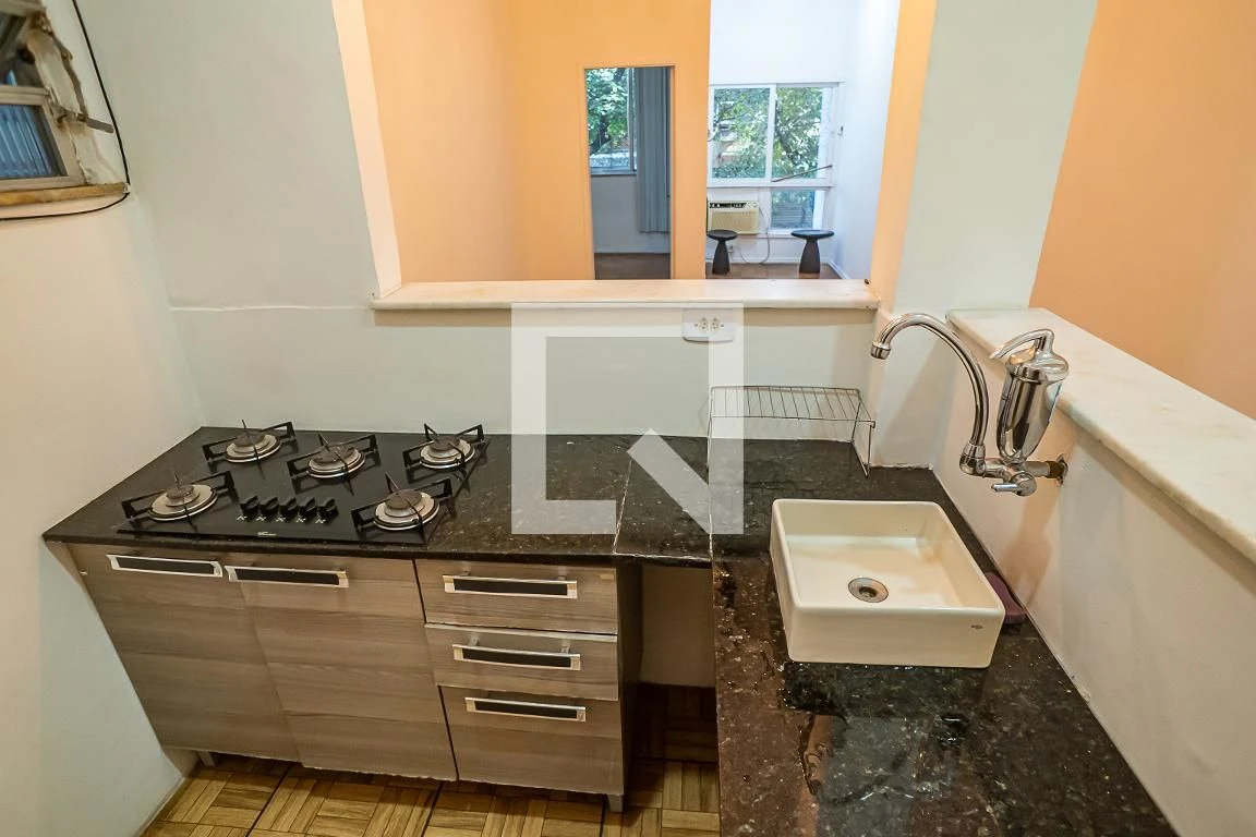 One-bedroom apartment with wood or laminate floors — photo 8