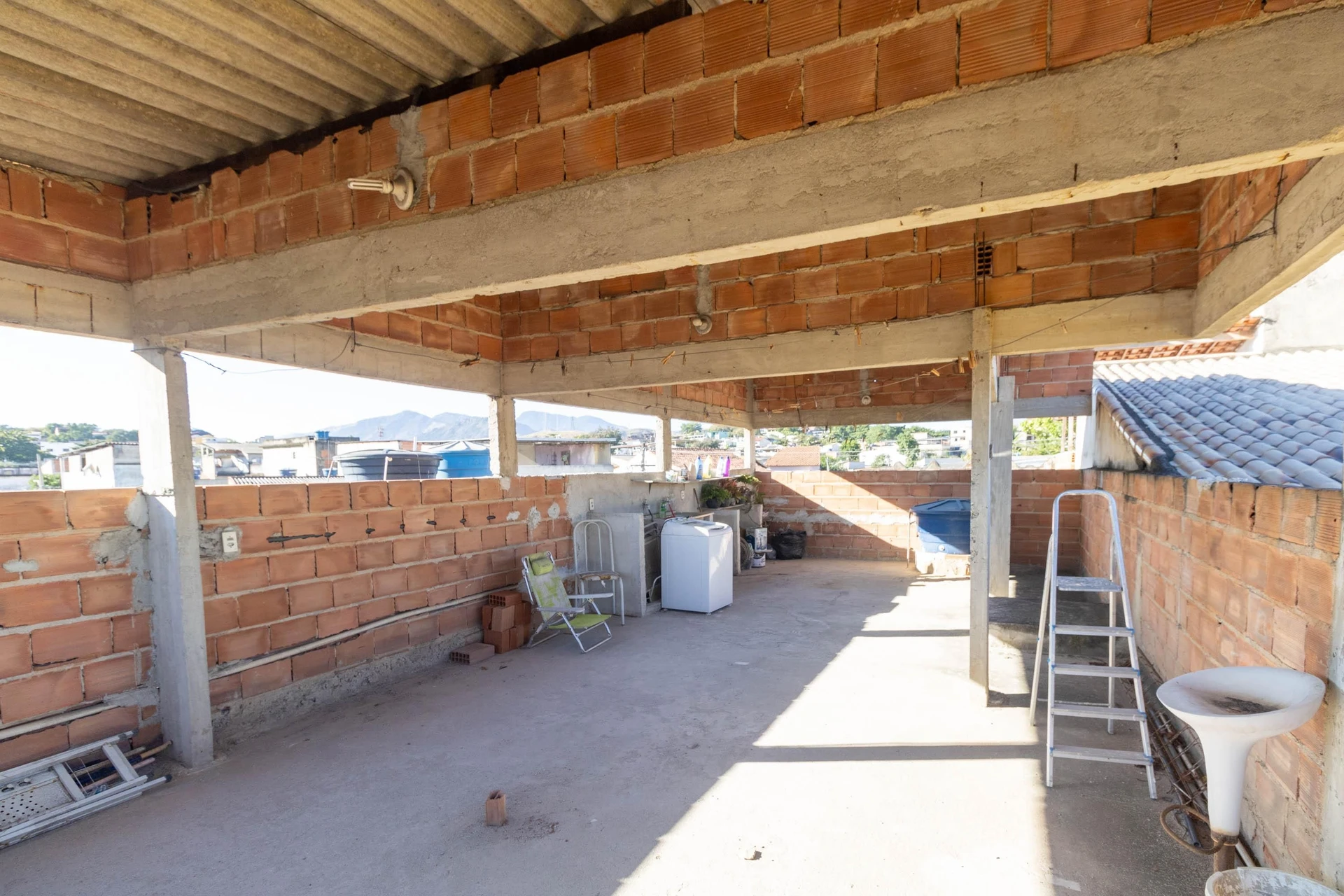 Casa mobiliada com 3 quartos e cozinha com fogão a gás — photo 47