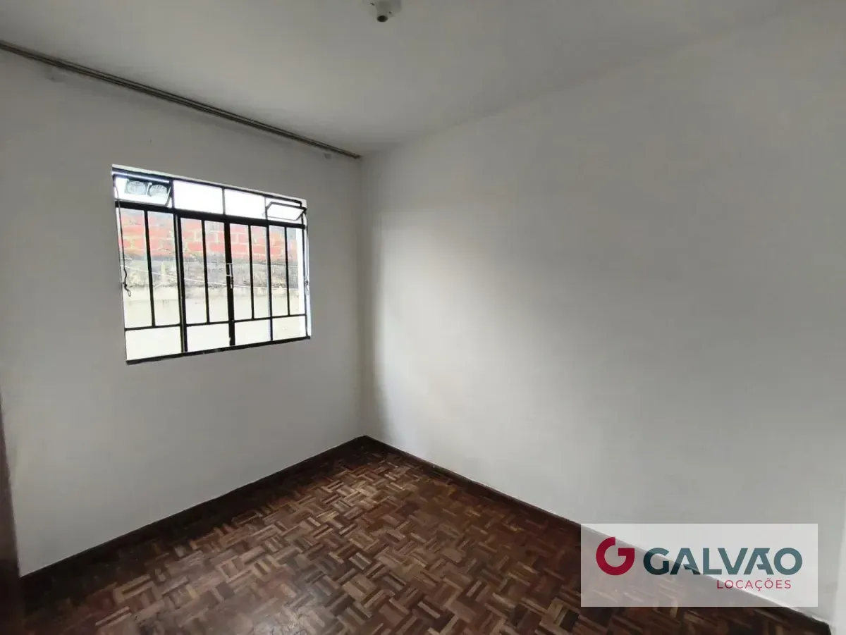 3-bedroom apartment with wood or laminate floors in Curitiba — photo 8