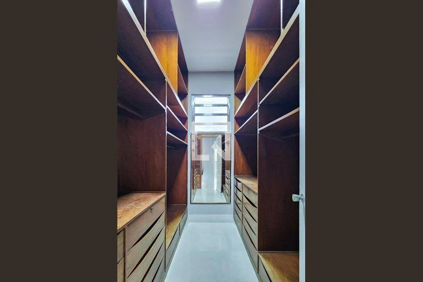 250 m² apartment with a mountain view and a walk-in closet — photo 7