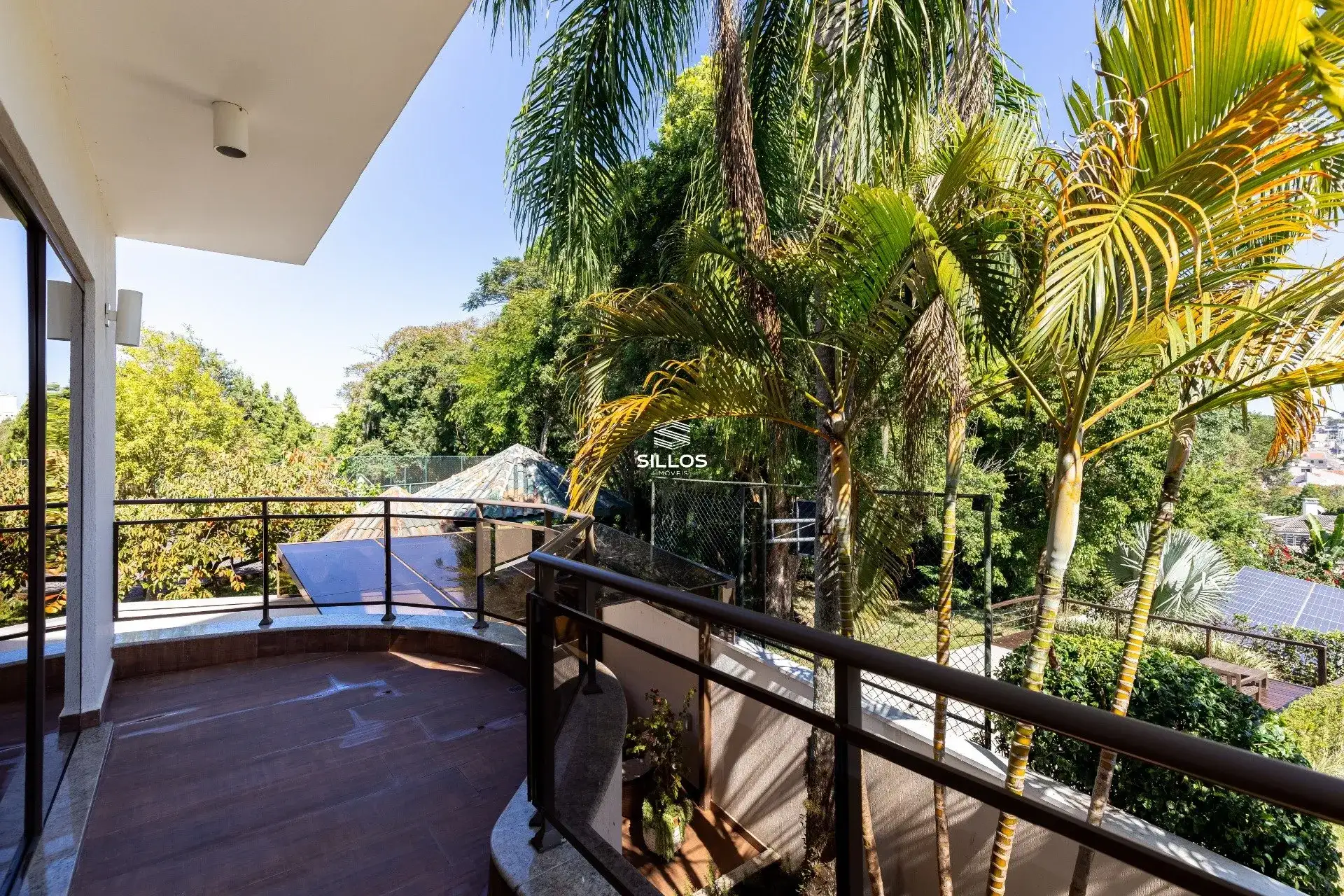 House with 4 bedrooms, 8 parking spaces in a condo — photo 46