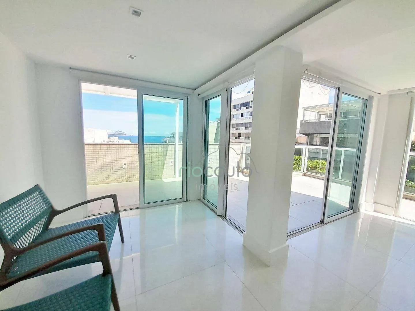 Apartment with 4 bedrooms and a balcony — photo 18