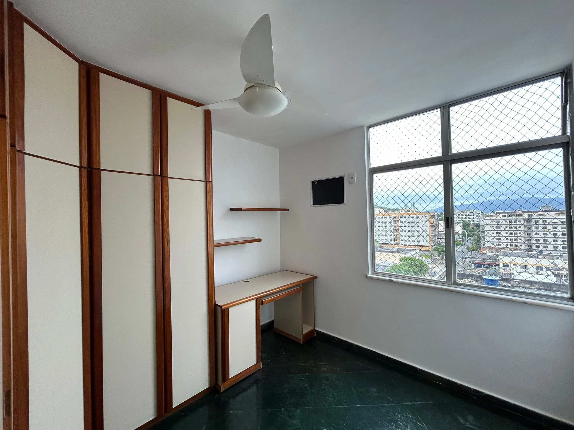 72 m² apartment with a home office and a mountain view — photo 3