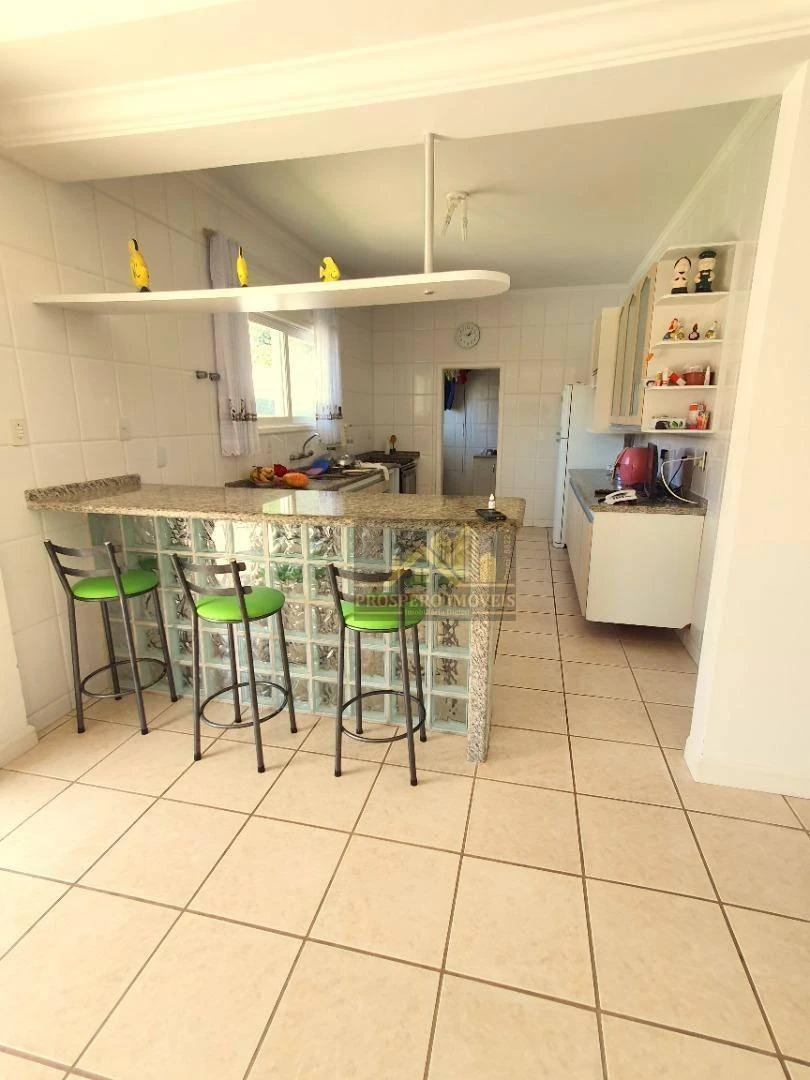 Casa de 5 dormitorios con balcón cerrado con vidrio — photo 2