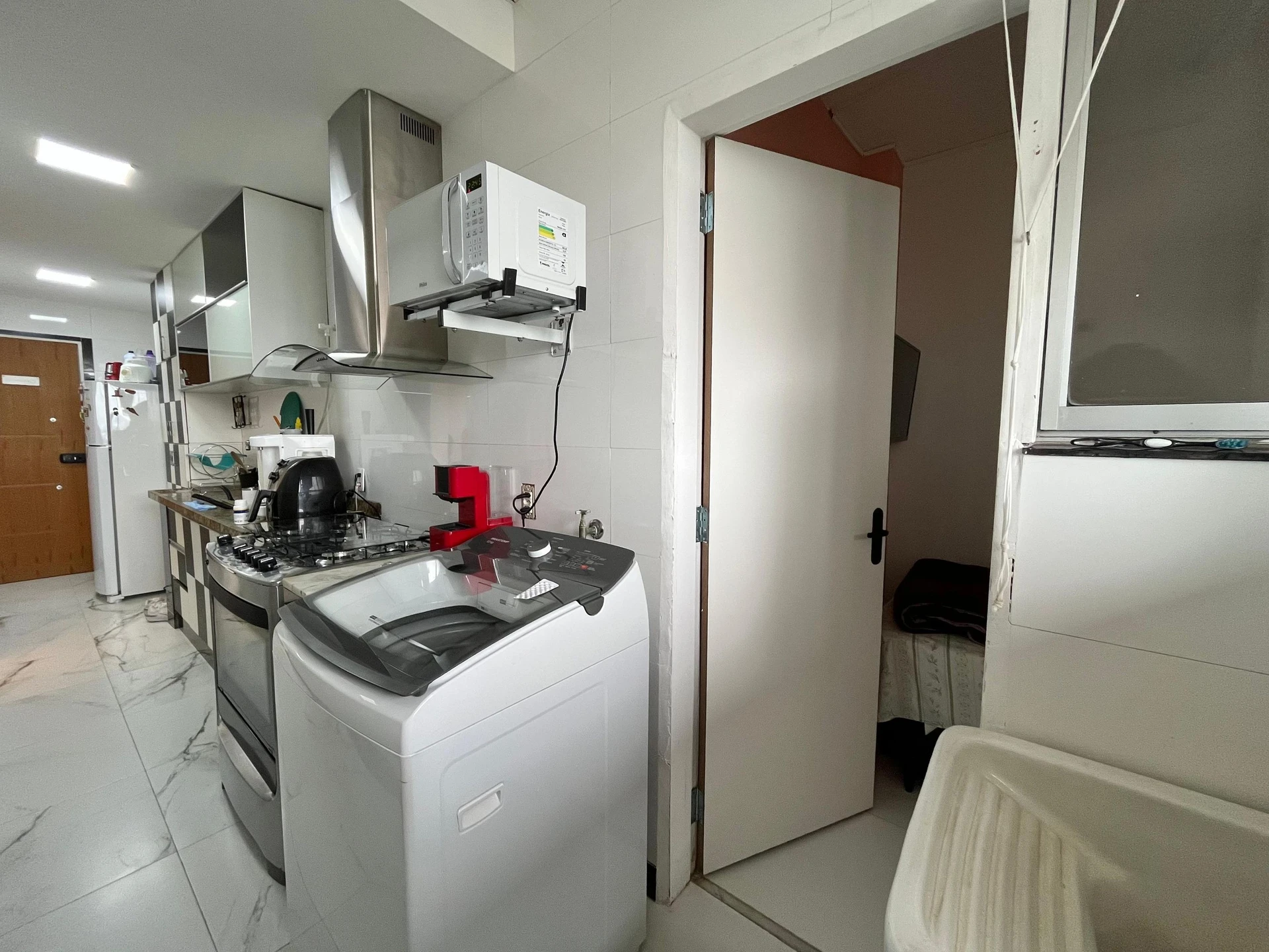 Floor-to-ceiling windows in a one-bedroom apartment, 70 m² — photo 5