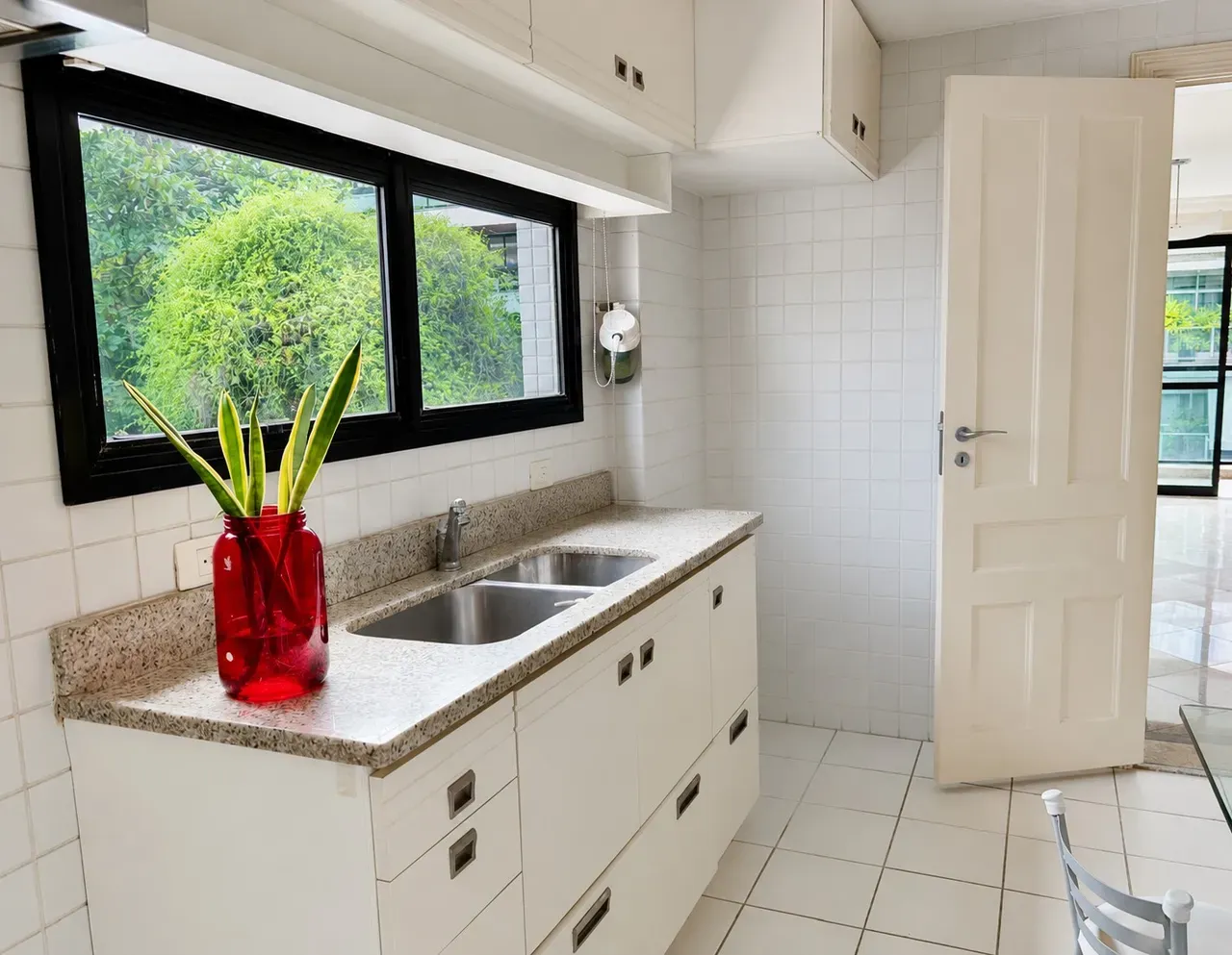 165 m² apartment with 4 bedrooms and 4 bathrooms — photo 25