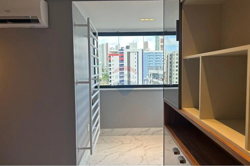 Furnished apartment, 132 m², with a glass-enclosed balcony — photo 10