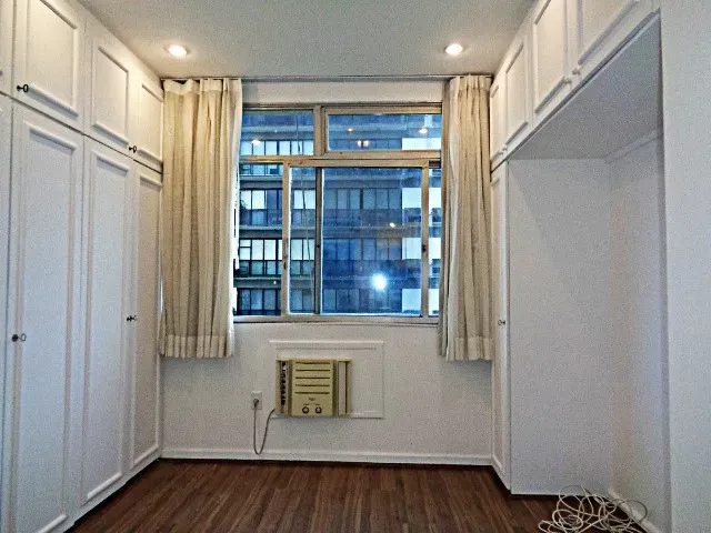 2-bedroom apartment with wood or laminate floors — photo 3