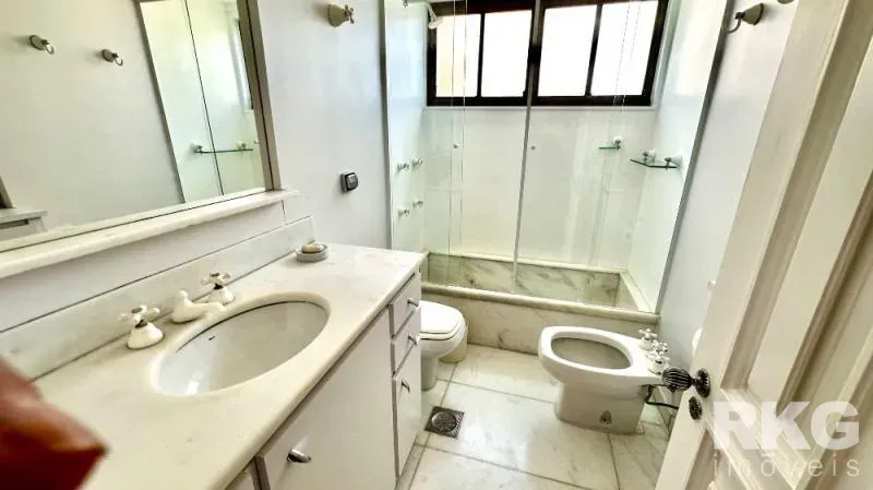 Apartamento mobiliado com 4 quartos e 5 banheiros — photo 18