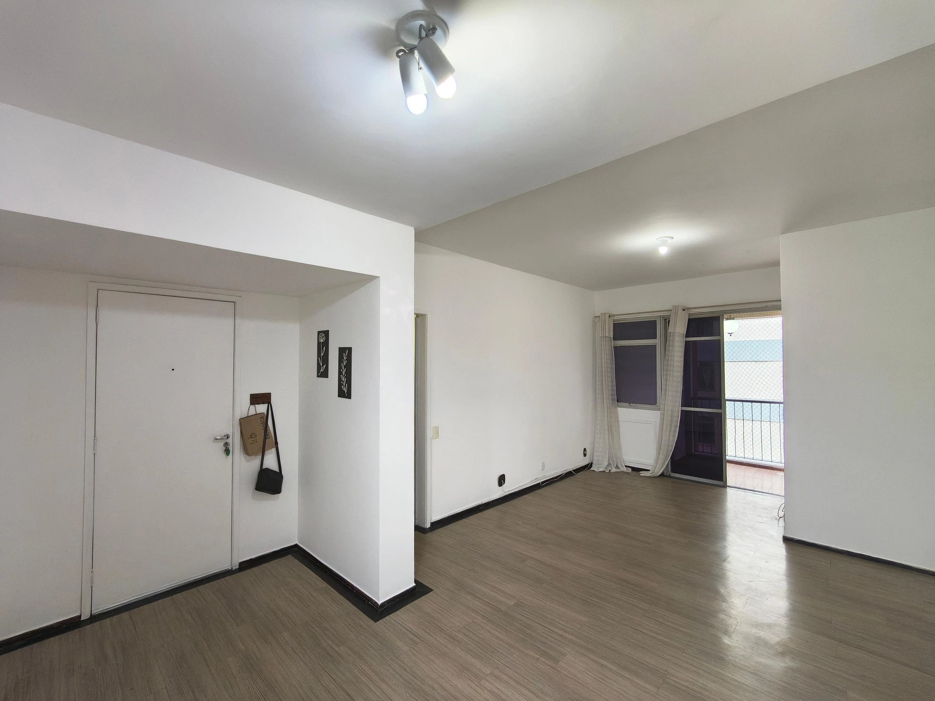 Apartamento para aluguel com 4 quartos e sacada