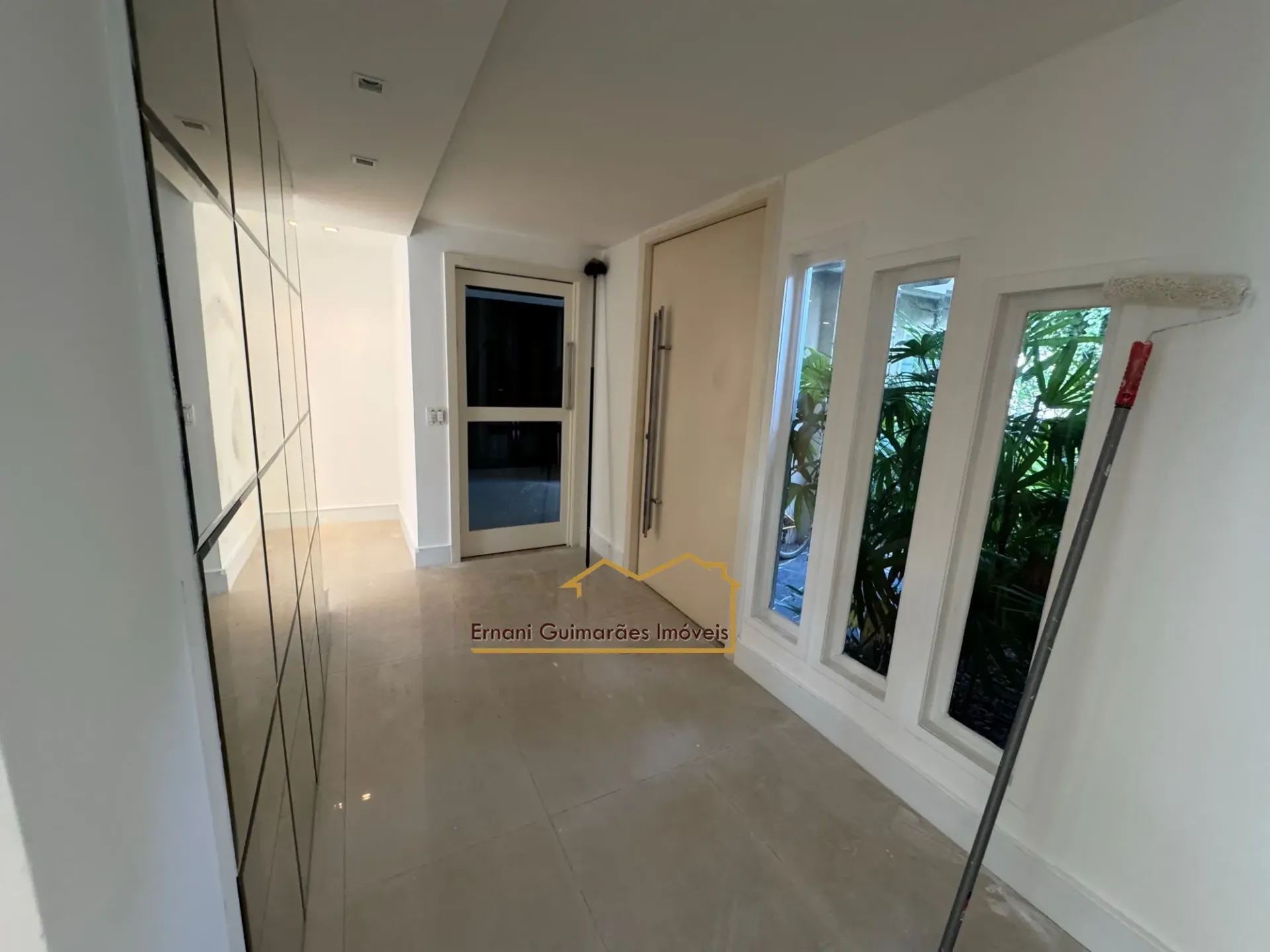 House with an open-plan kitchen and 4 bedrooms — photo 20