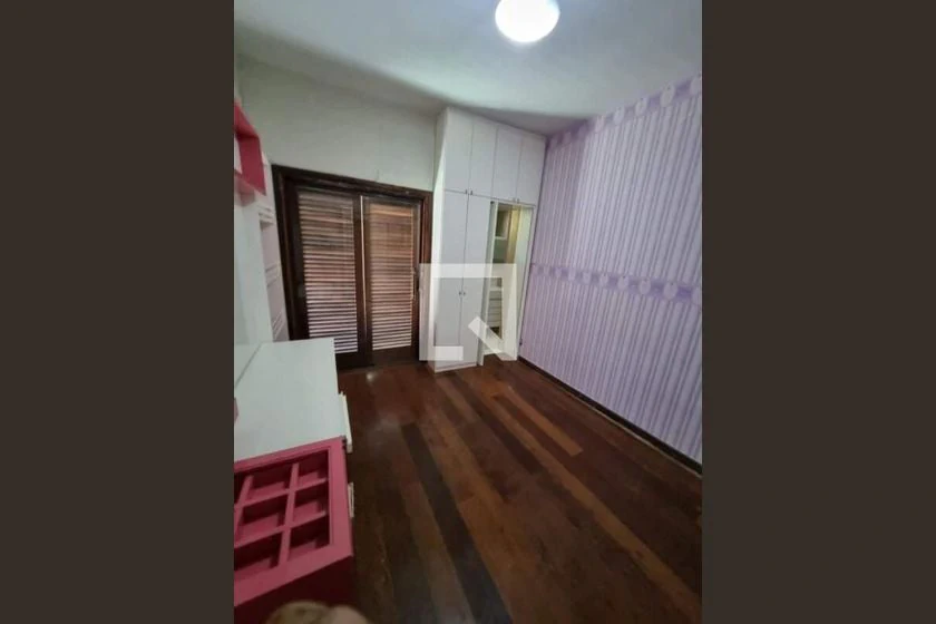 Balcony with a grill in a 3-bedroom house, 760 m² — photo 8