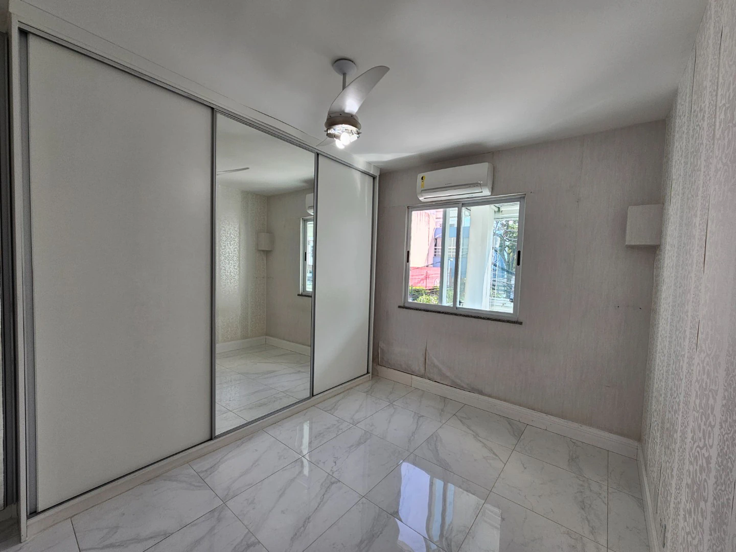 3-bedroom apartment with an en-suite and glass balcony — photo 9