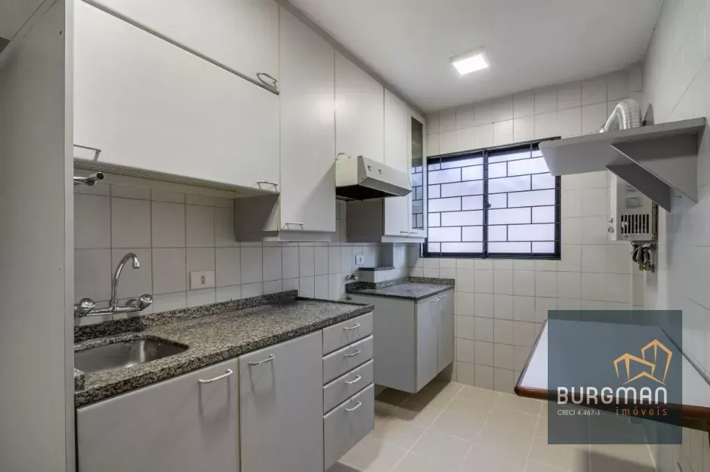 Apartamento com 3 dormitórios e 2 banheiros