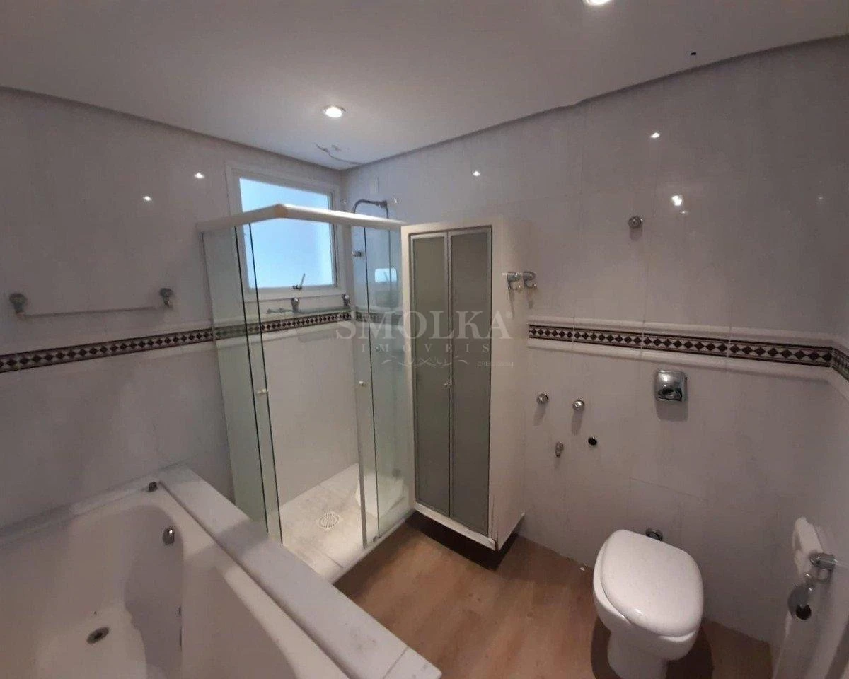 Ванна та 4 спальні: квартира 255 м² — photo 39