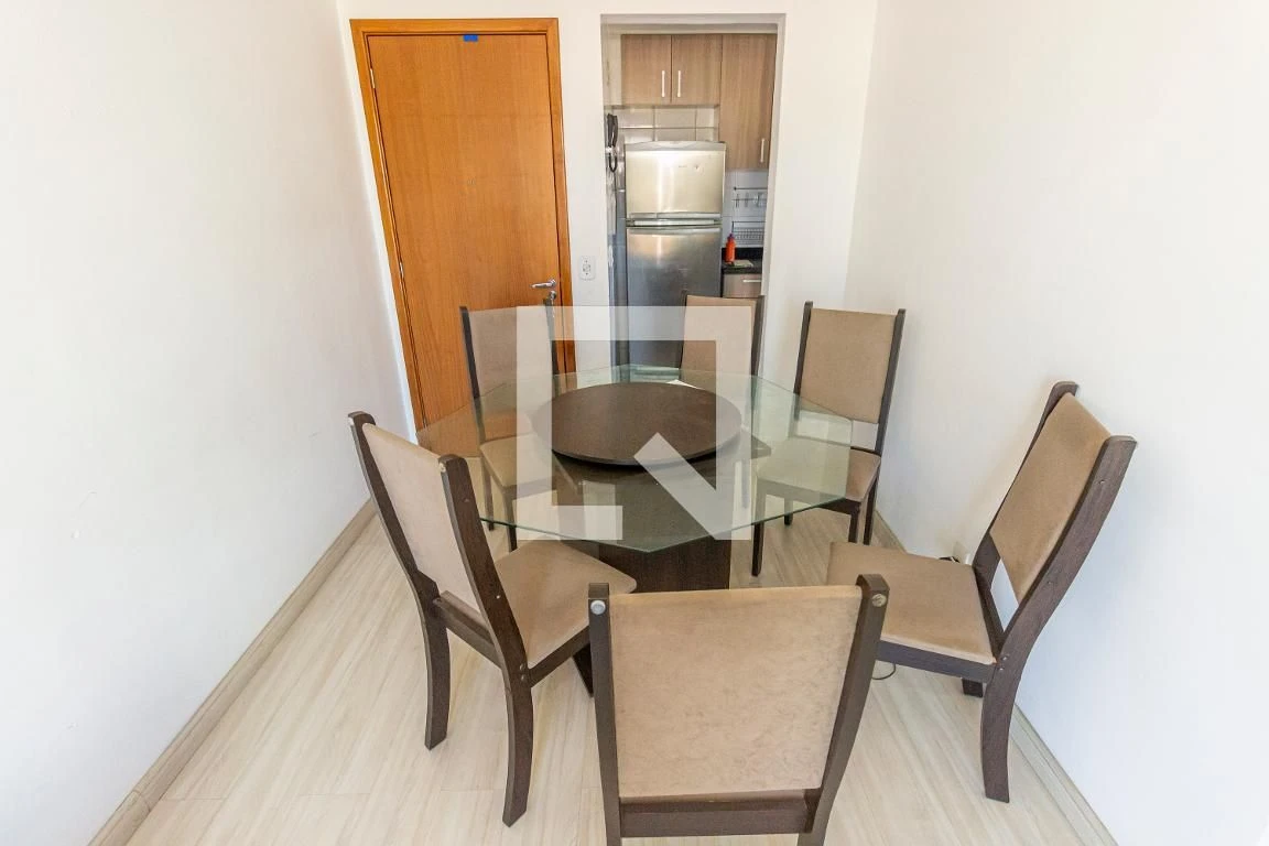 2-bedroom apartment in a building with a gym — photo 4