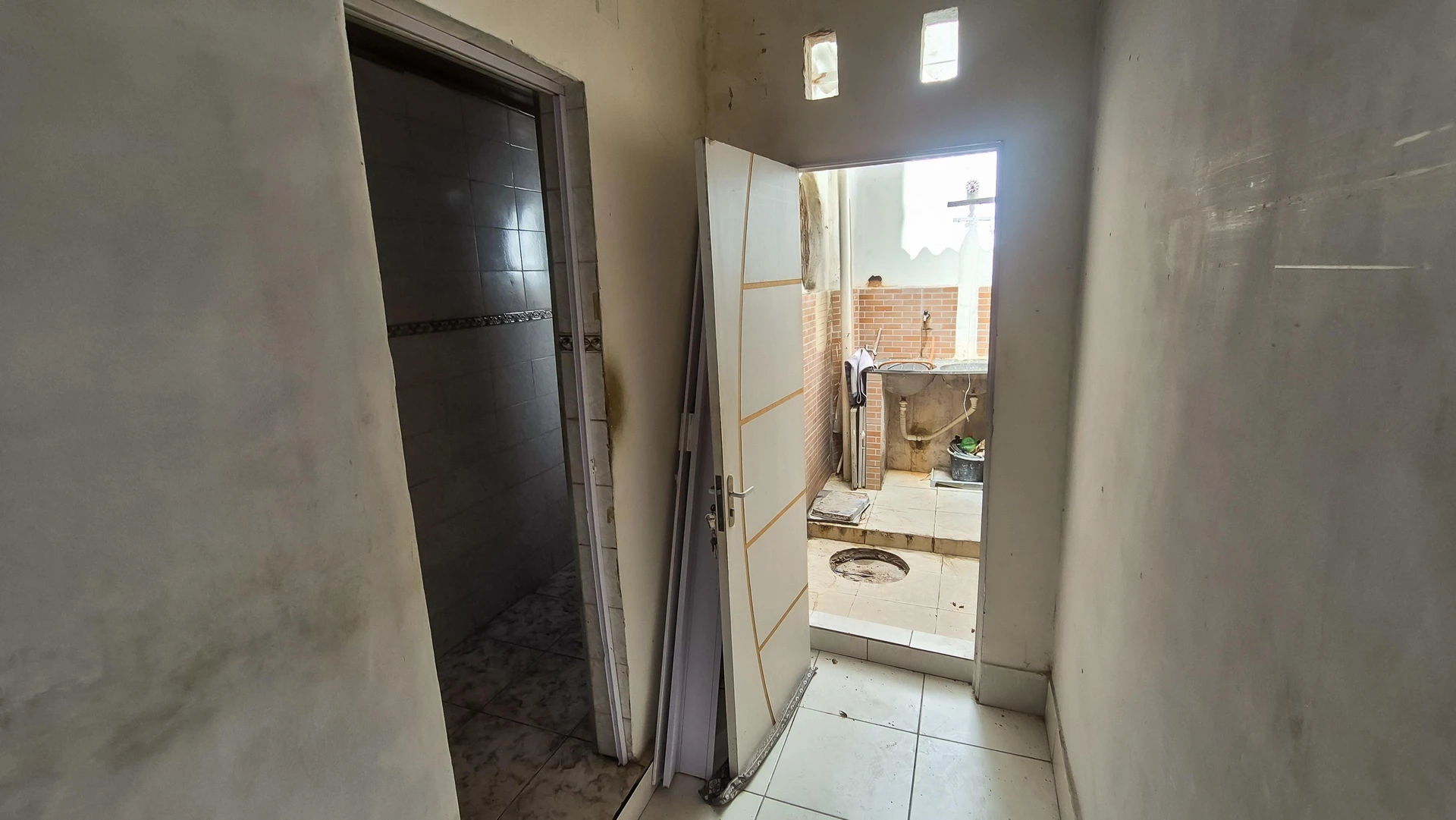 Невмебльована квартира з 2 спальнями та компактною кухнею — photo 24