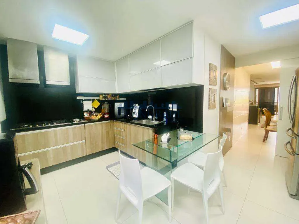 Furnished 4-bedroom apartment with 4 bathrooms — photo 38