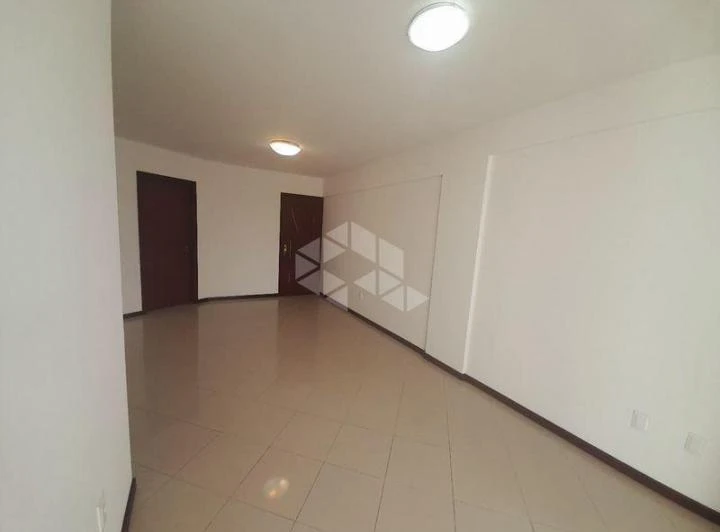 Unfurnished 3-bedroom apartment with balcony — photo 4