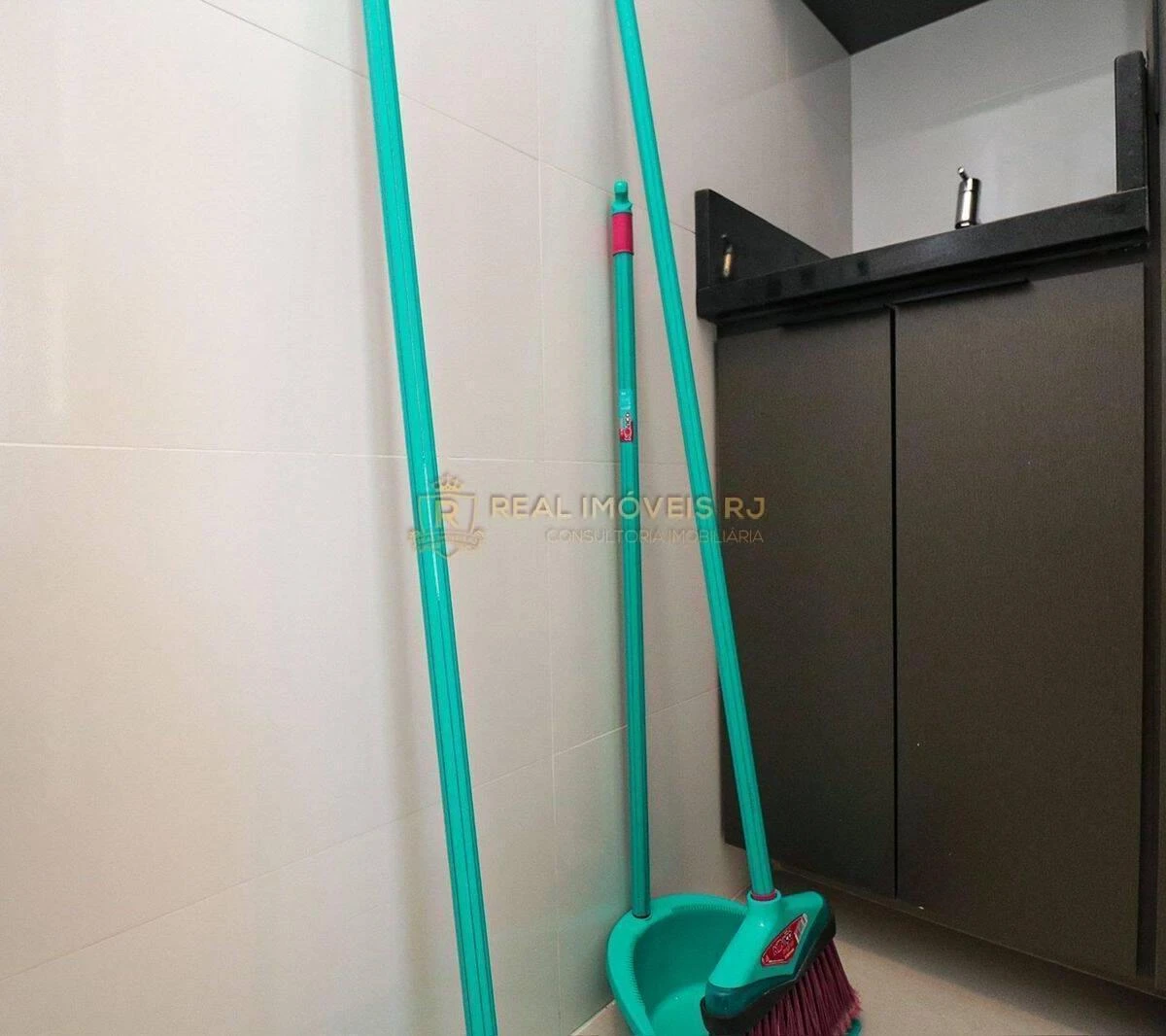 Furnished 1-bedroom apartment with city views — photo 16