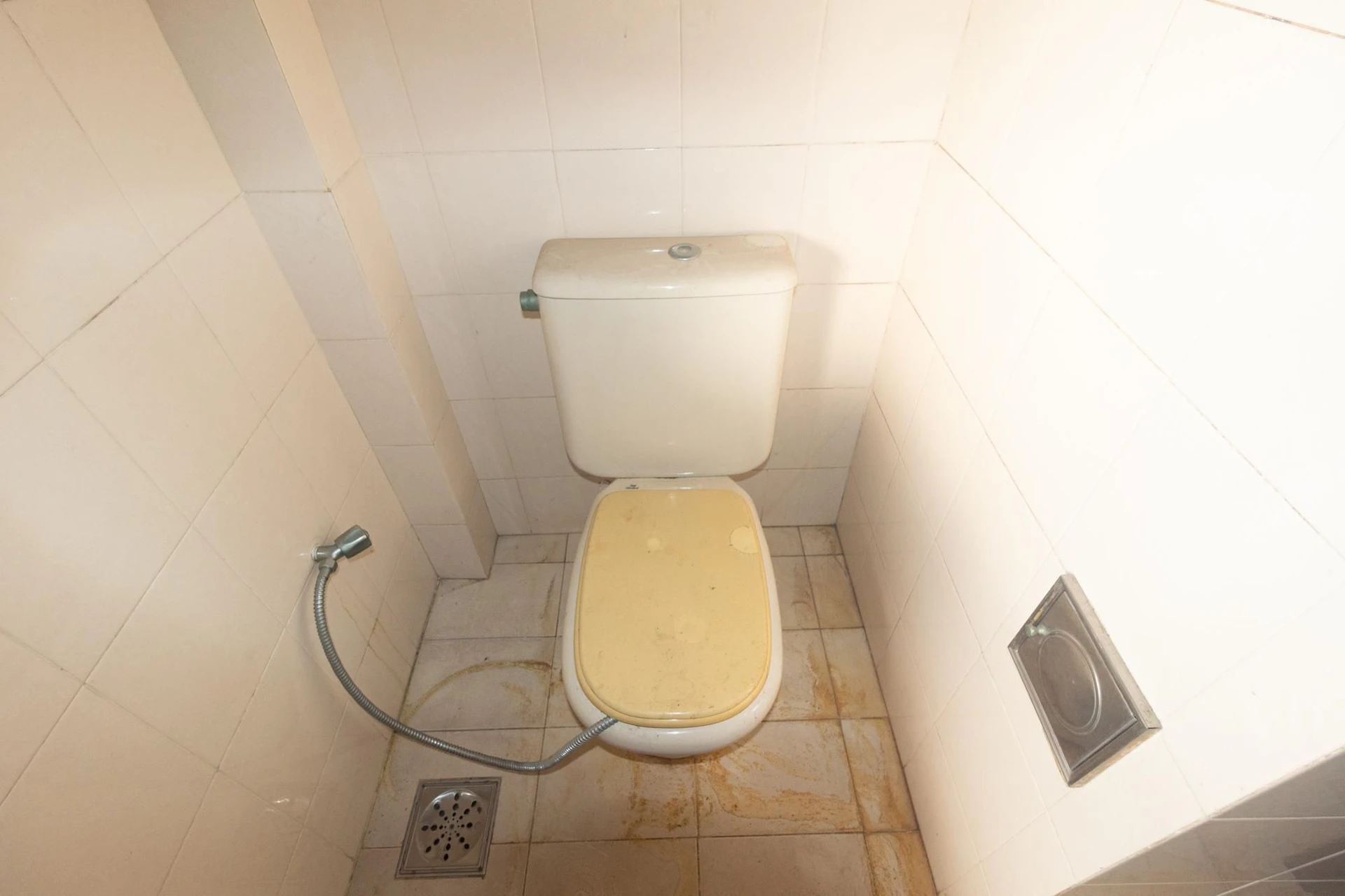 Bathtub in a 5-bedroom house, 626 m² — photo 76