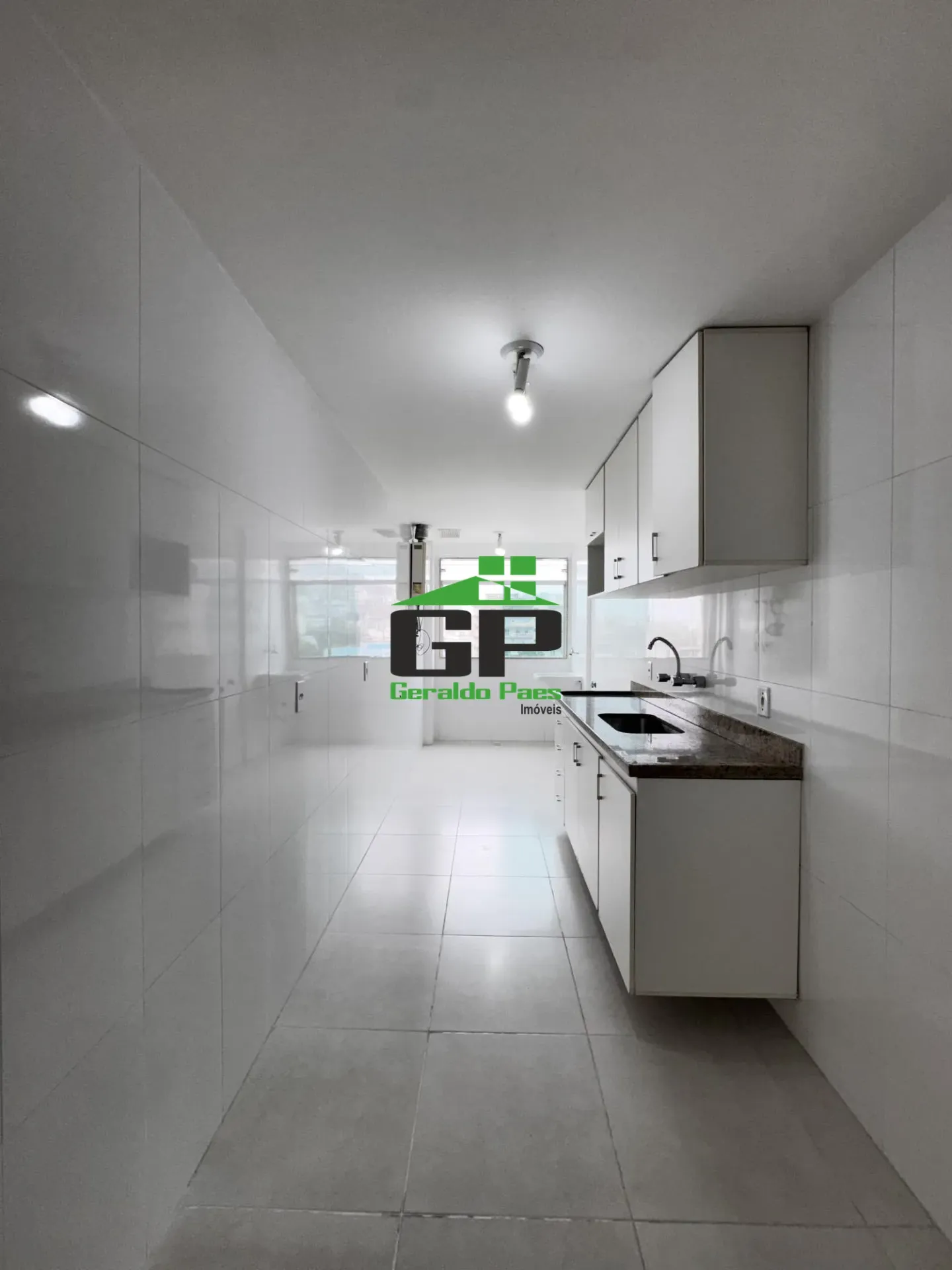 3-bedroom apartment with 2 en-suites and a balcony — photo 12