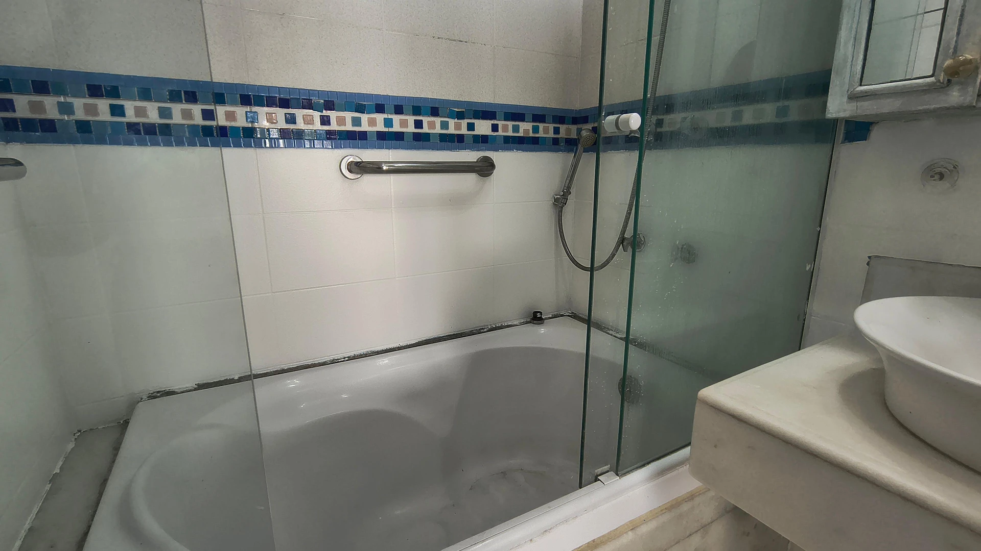 Apartment with 3 en-suite bedrooms and 5 baths, 2 parking — photo 41