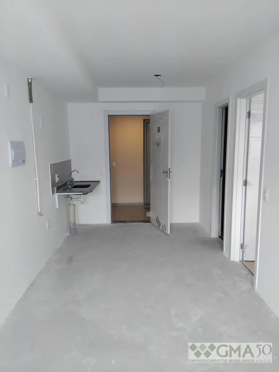 Apartamento de 1 quarto com cozinha compacta e varanda — photo 2