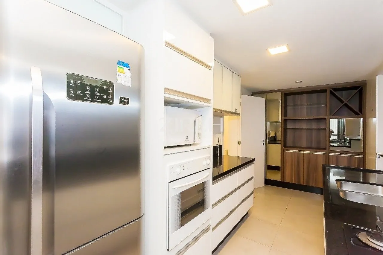 Furnished apartment with 3 bedrooms and 166 m² — photo 15
