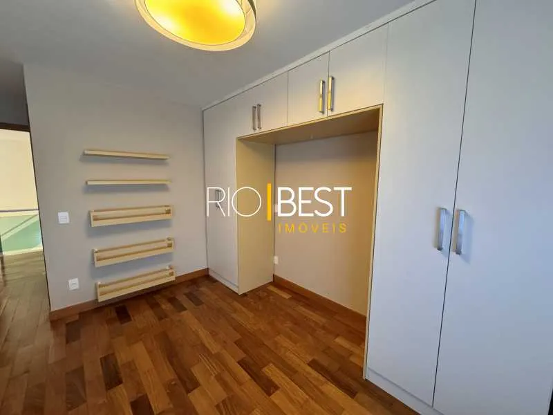 Floor-to-ceiling windows in a 4-bedroom apartment, 240 m² — photo 30