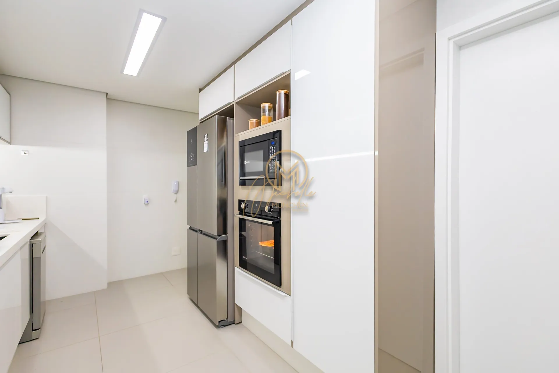 Furnished 462 m² apartment with 4 en-suite rooms — photo 35