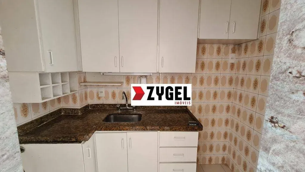 Apartamento de 1 quarto com piso de madeira ou laminado — photo 11