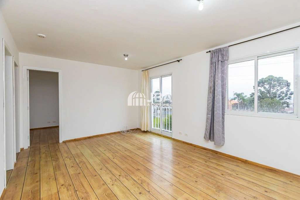 2-bedroom apartment with balcony and wood floors — photo 3