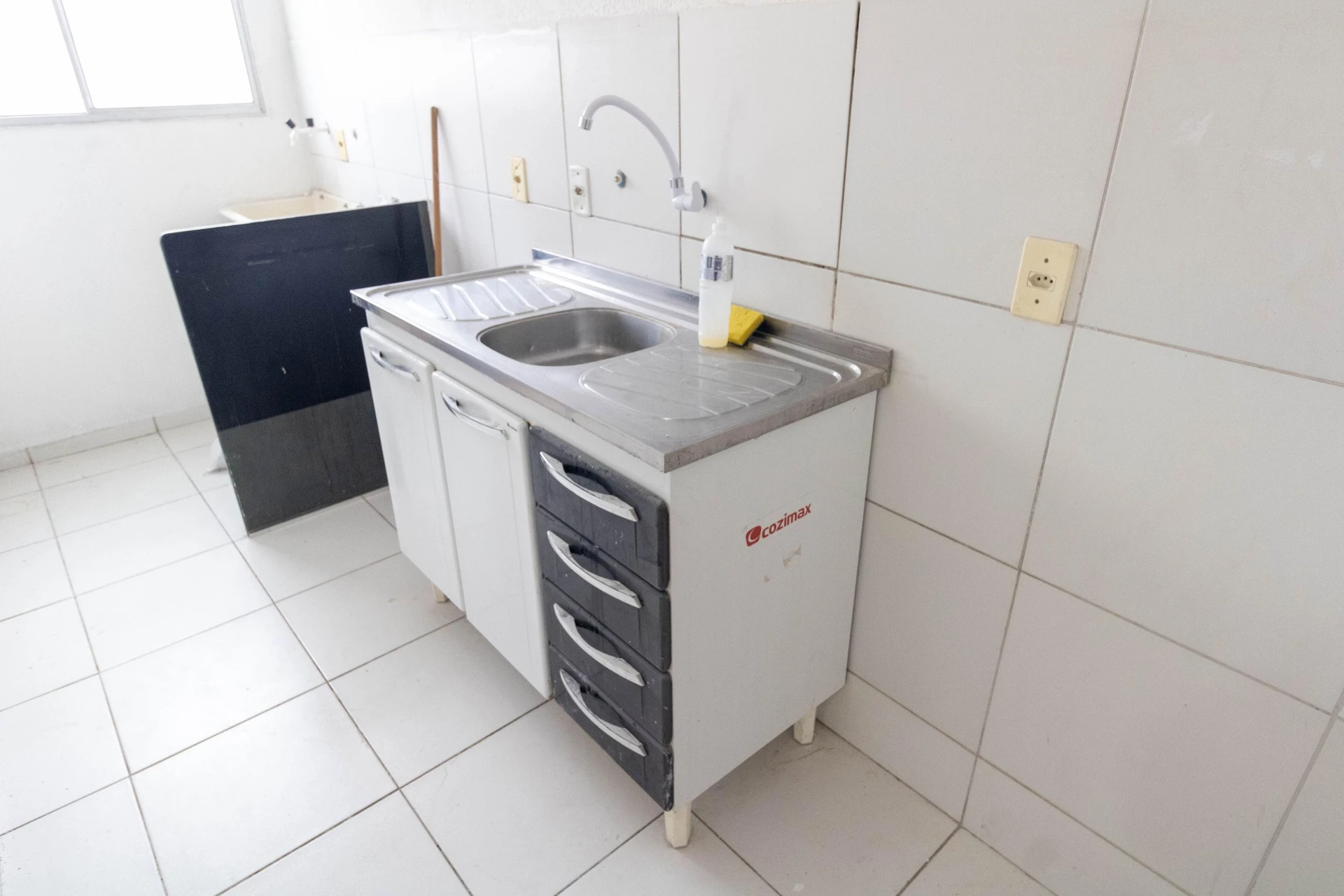 Apartamento de 2 quartos em condomínio com piscina — photo 4