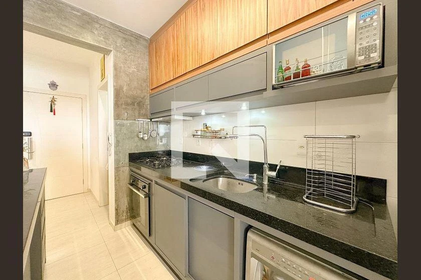 Balcony with a grill in a 2-bedroom apartment, 92 m² — photo 8