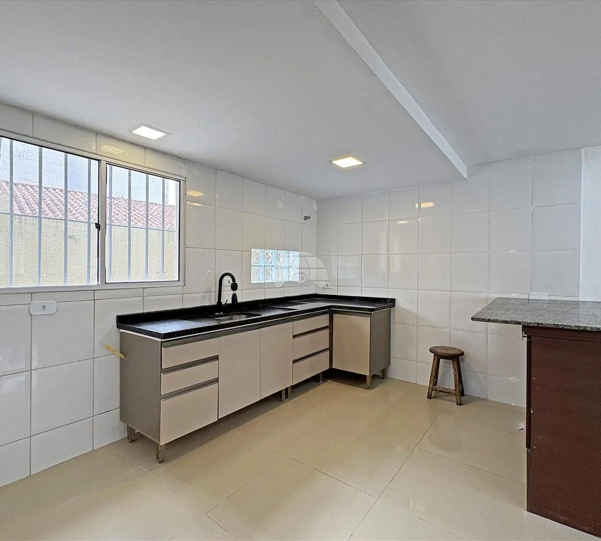 Casa de 178 m² com banheira e varanda envidraçada — photo 22