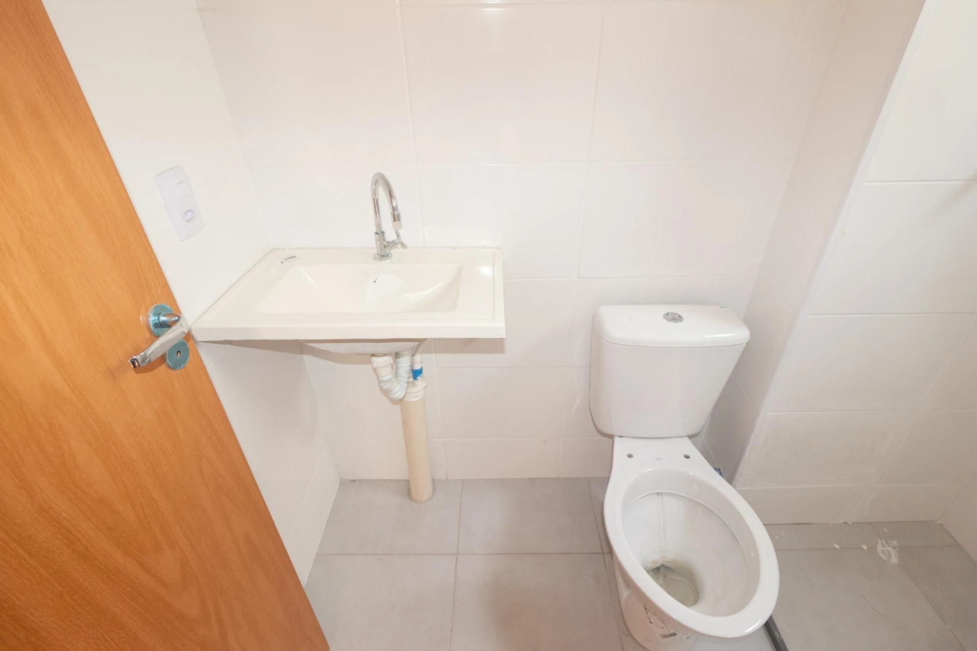Unfurnished apartment with 2 bedrooms and laundry area — photo 26