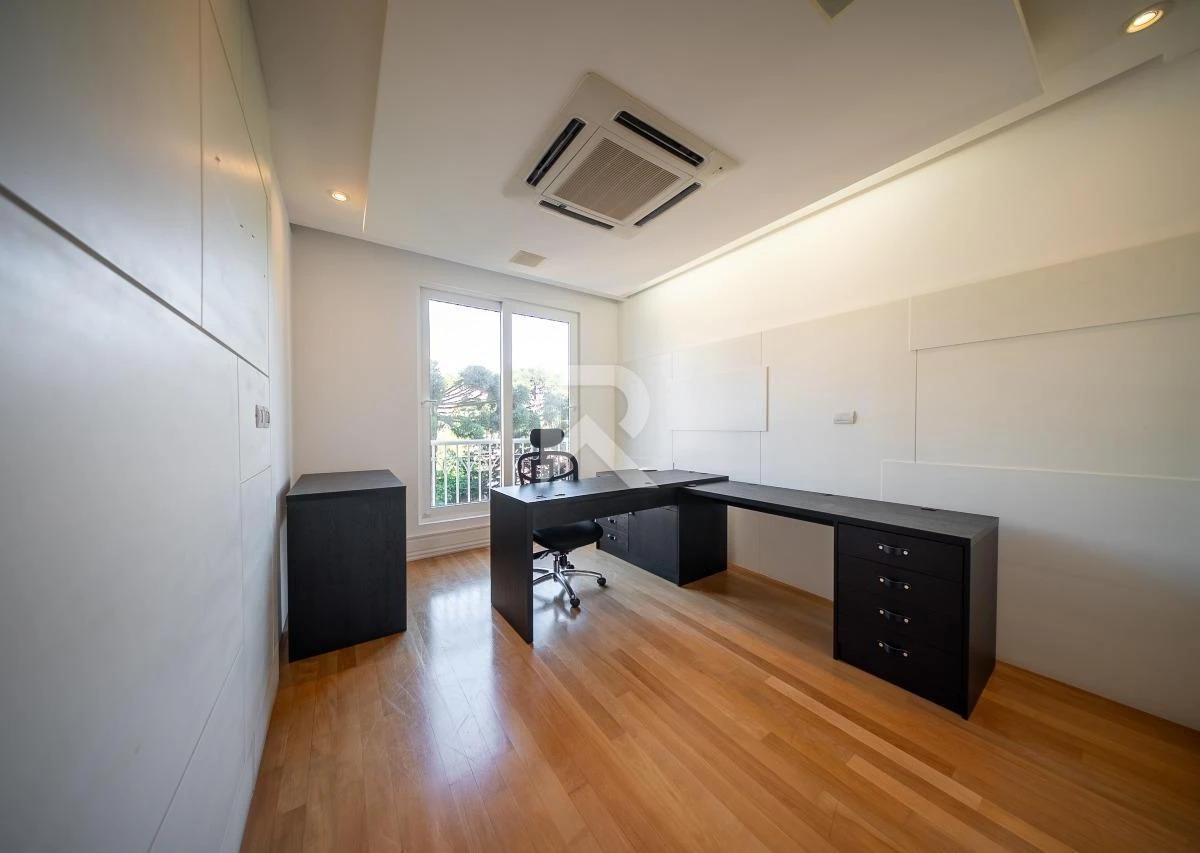 344 m² apartment with floor-to-ceiling windows and a bathtub — photo 41