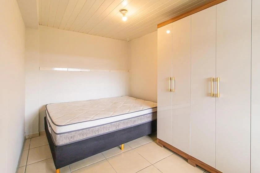 Furnished 1-bedroom house with gas open-plan kitchen — photo 4