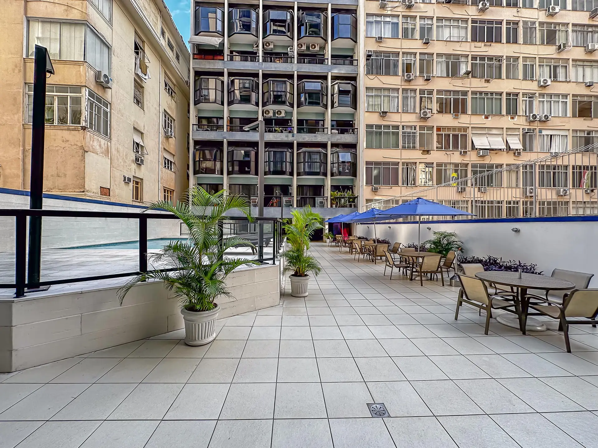 Furnished 2-bedroom apartment with 2 bathrooms — photo 17