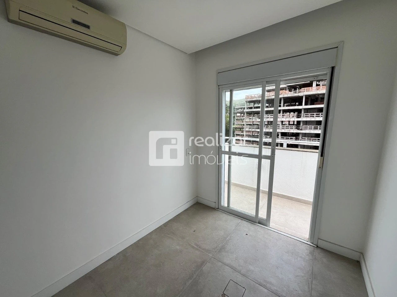 3-bedroom apartment with floor-to-ceiling windows — photo 20