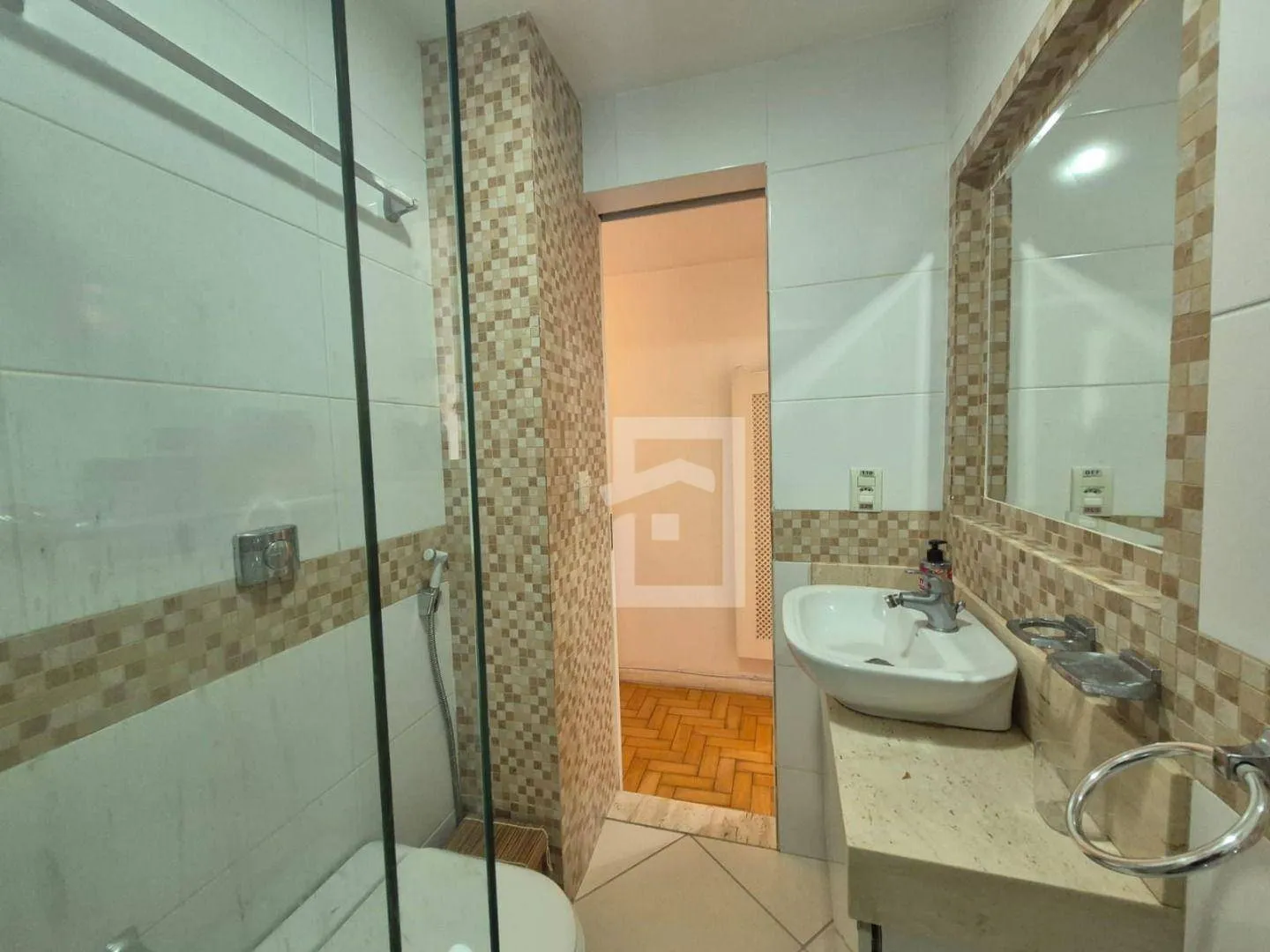 Unfurnished 3-bedroom apartment with a balcony — photo 10