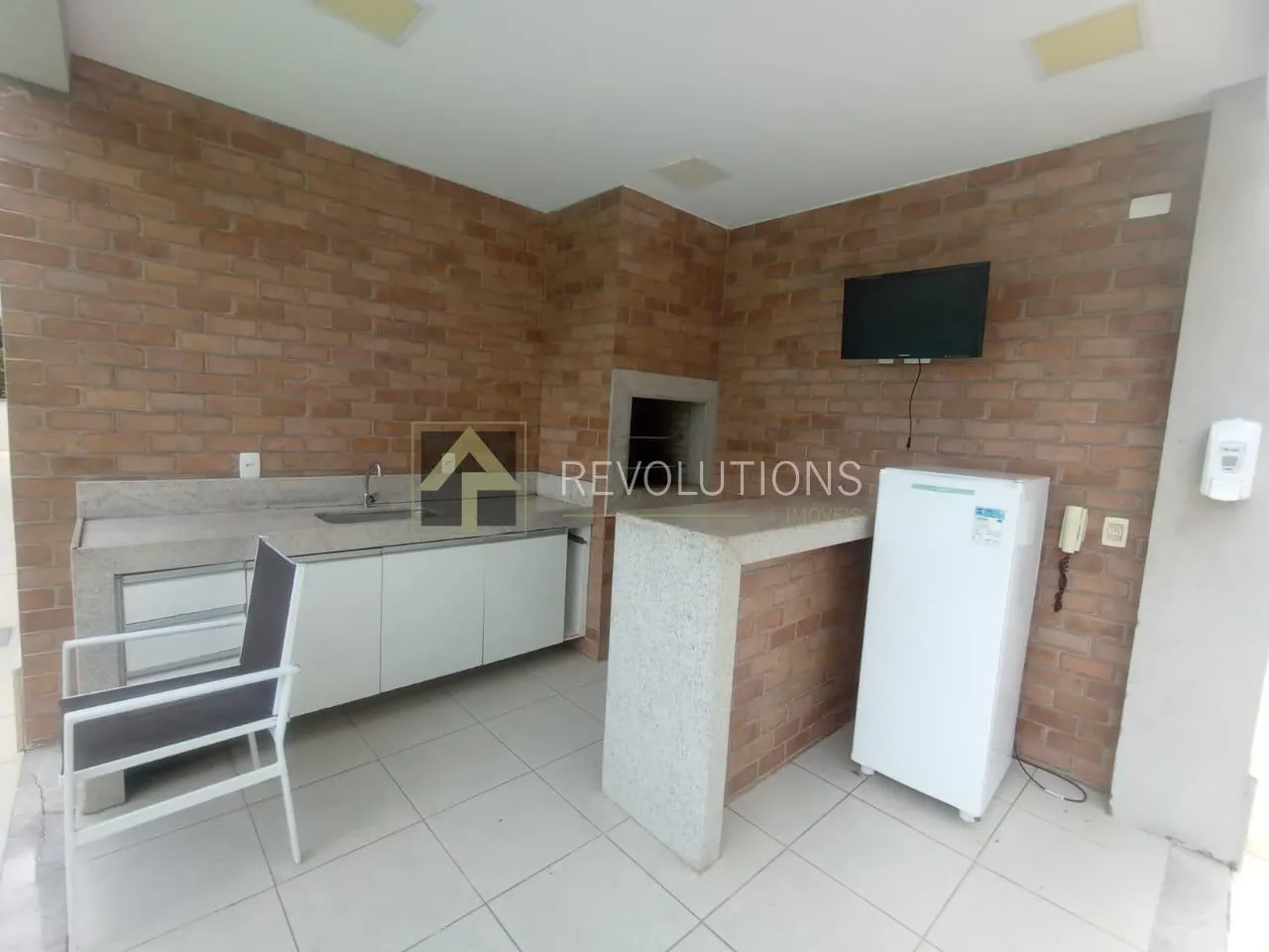 Apartamento mobiliado de 3 quartos com cozinha a gás